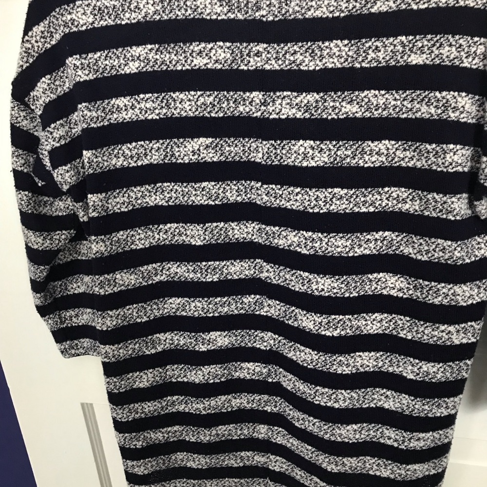 Sweater - Picture 4 of 4